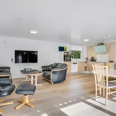 Family-friendly With Large Wilderness Bath, Close To The Water