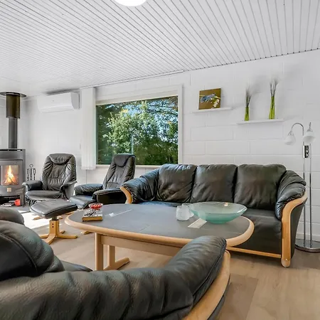 Casa de Férias Family-friendly With Large Wilderness Bath, Close To The Water Vestervig
