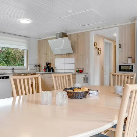 Family-friendly With Large Wilderness Bath, Close To The Water * Vestervig