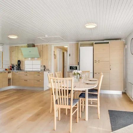 Family-friendly With Large Wilderness Bath, Close To The Water 度假居