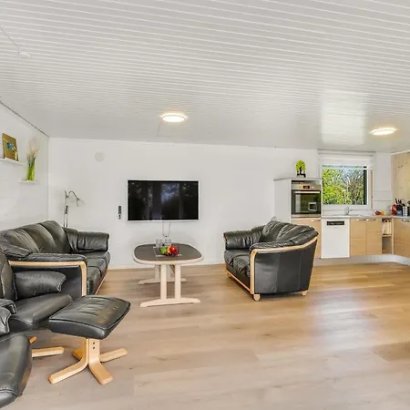Family-friendly With Large Wilderness Bath, Close To The Water