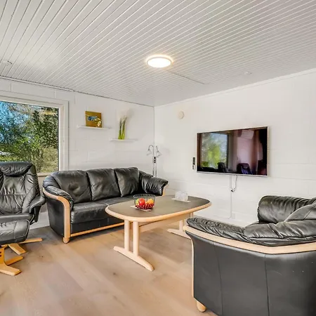 Family-friendly With Large Wilderness Bath, Close To The Water * Vestervig