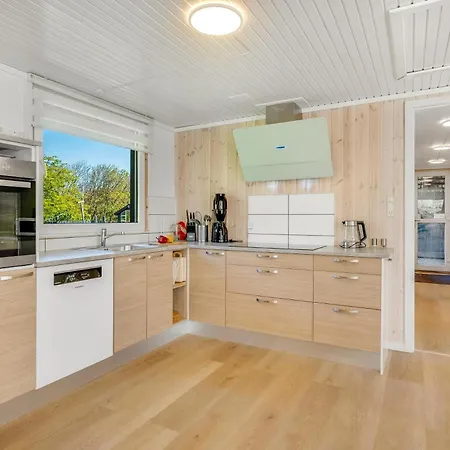 Family-friendly With Large Wilderness Bath, Close To The Water * Vestervig